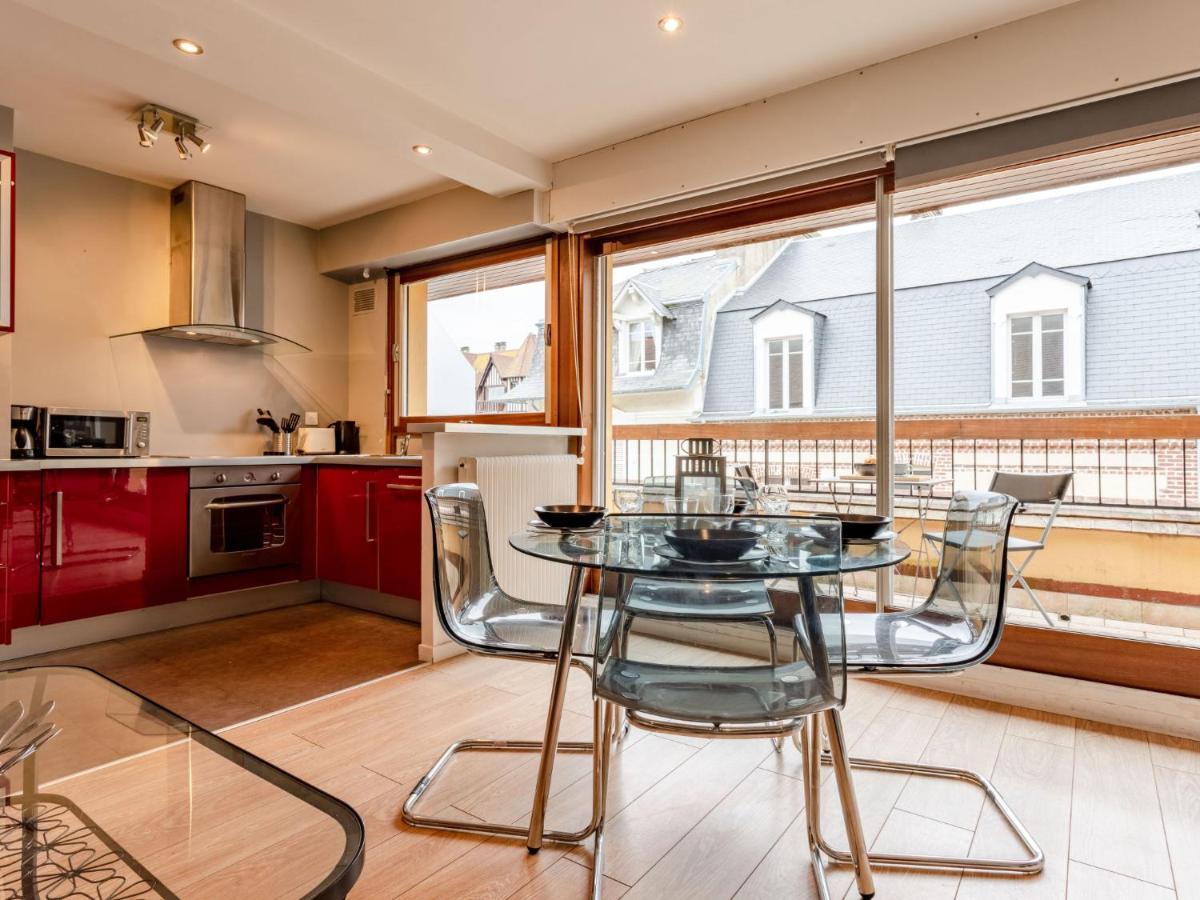 Apartment Apartment Les Cigognes By Interhome Deauville